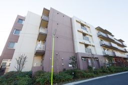 都会の明るい外観