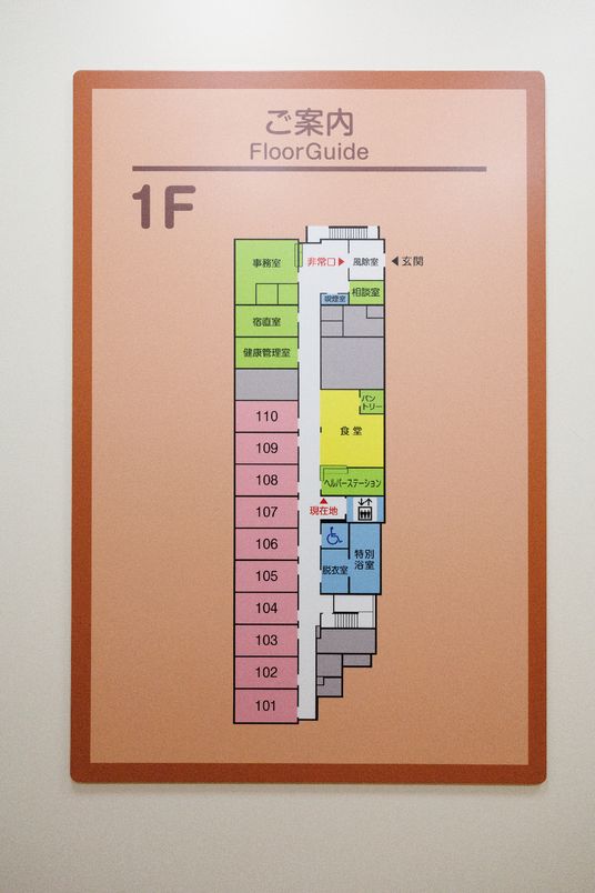 案内図が掲示された壁面
