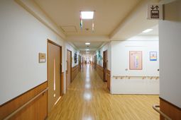 清潔感ある廊下の風景