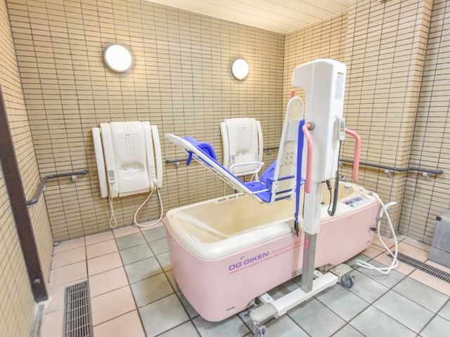 バリアフリー設計の浴室