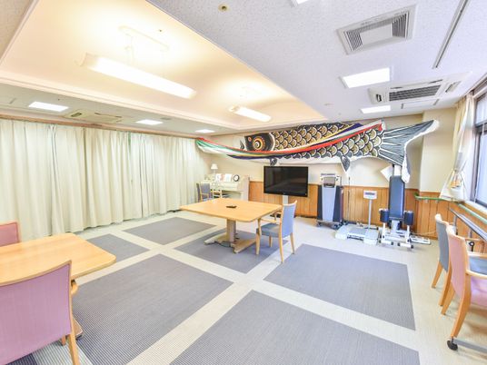 多目的スペースと鯉のぼり