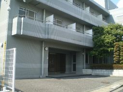 玄関付近の建物外観