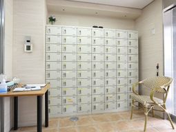 整理されたロッカーの部屋