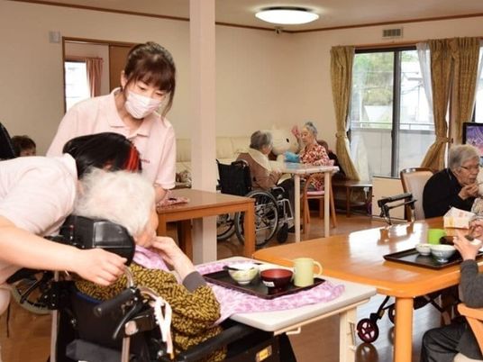 明るい食堂の様子