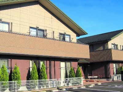明るい外観の建物