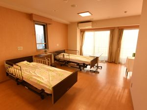 明るい個室の居室