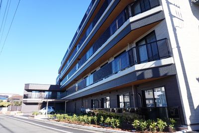 モダンな建物の外観