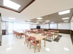 明るい食堂の空間