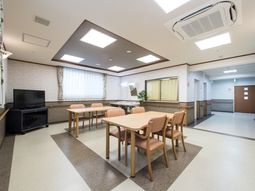 明るいダイニングスペース