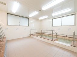 広々とした快適浴室