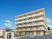 バルコニー付き建物外観  
