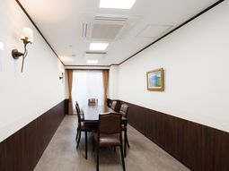 会議室の内装と家具