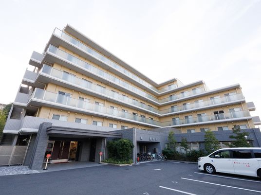 多階層のモダンな外観