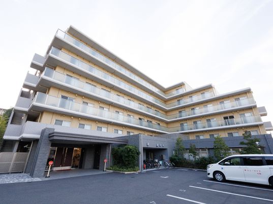 多階層のモダンな外観
