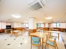 明るい広々ダイニングスペース