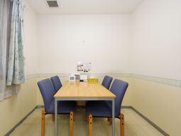 清潔な会議スペース