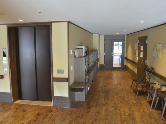 エレベーター前の廊下