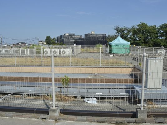 広場の屋上