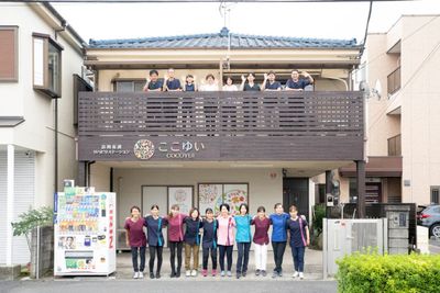 笑顔のスタッフたち 外観