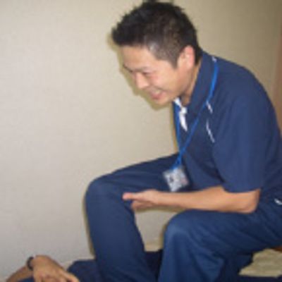 笑顔で接するスタッフ