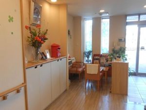 明るい雰囲気のロビー