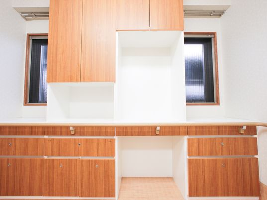 清潔なキッチンカウンター