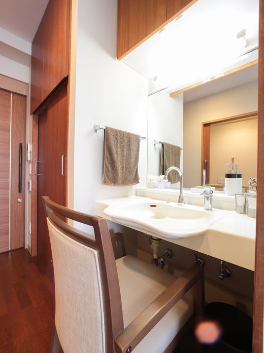 清潔な洗面台の一角