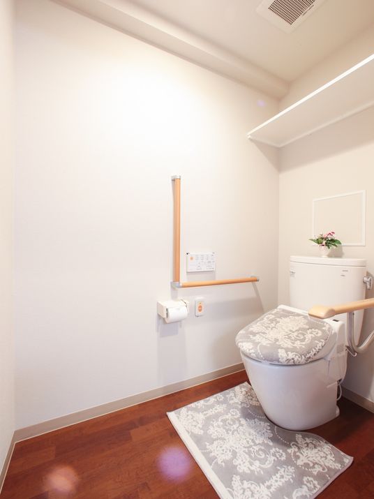 バリアフリー設計のトイレ