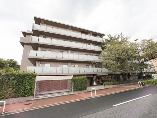 現代的な建物の外観