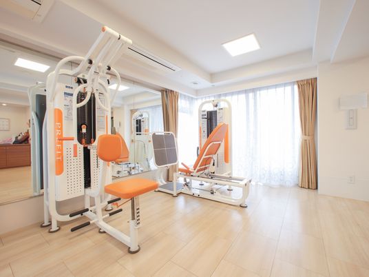 明るい機能訓練室