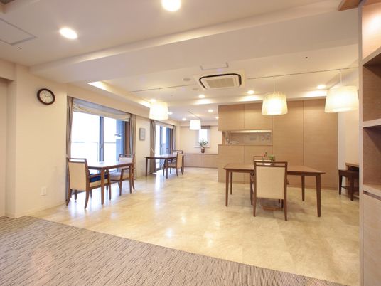 明るい居心地の良いダイニング