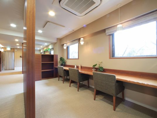 落ち着いた雰囲気の共有スペース