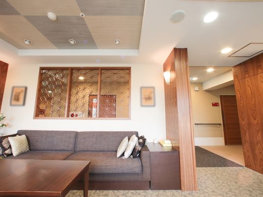 和風の装飾が施されたロビー