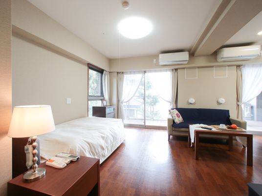 広々とした明るい居室