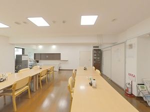 明るい職場のダイニング