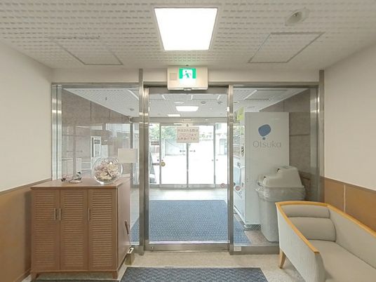 明るく開放感のあるエントランス