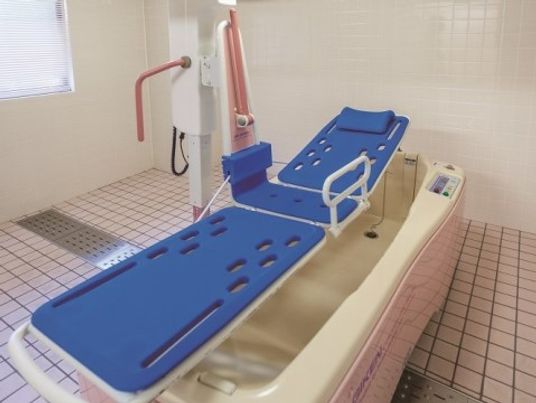 「ニチイホーム 中野南台」の特別浴室。入浴の介助も行っている。