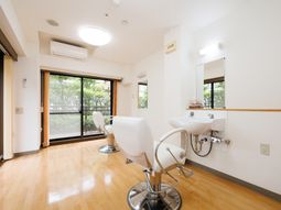 理容室の明るい空間