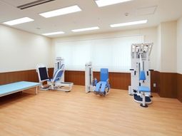 トレーニング設備の部屋