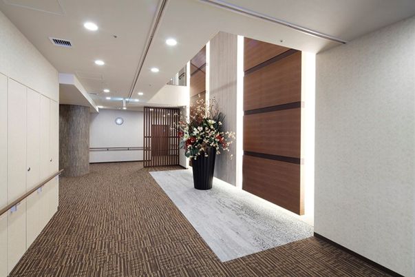温かな雰囲気の廊下
