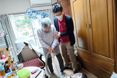 高齢者の支援場面