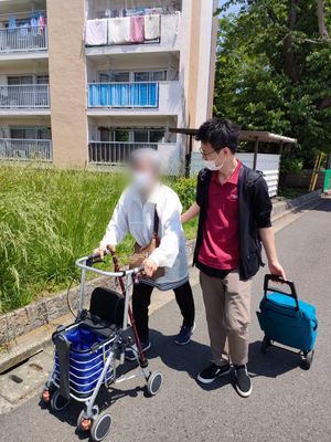 歩行補助の様子
