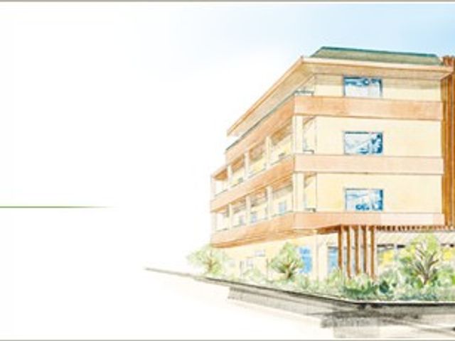 施設の外観 外観   木目調の外壁と大きな窓が印象的な建物です。周囲には植栽もあり、落ち着いた雰囲気が伝わります。