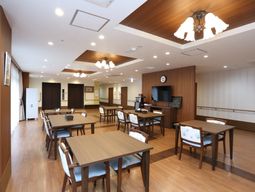 暖かい雰囲気の食堂