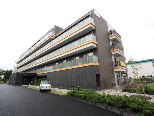 モダンな建物の外観