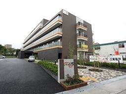 モダンな建物の外観