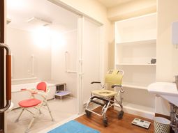 バリアフリーな浴室設備