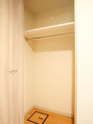 整頓された居室のクローゼット