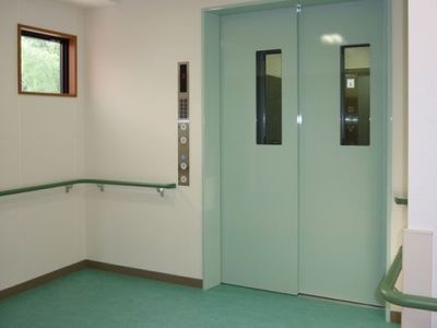 清潔感のあるエレベーター前