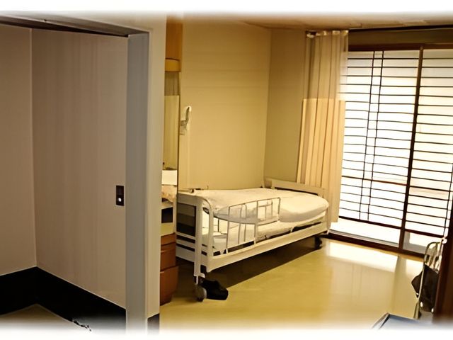 明るい居室 居室 広々とした居室は、自然光が入る大きな窓付きです。温かみのある環境で勤務できます。